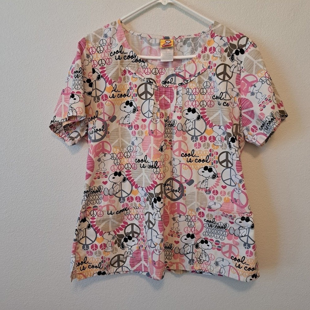 Peanuts Snoopy Joe Cool Scrub Top Womens Large Pink Peace Sign Medical Uniform